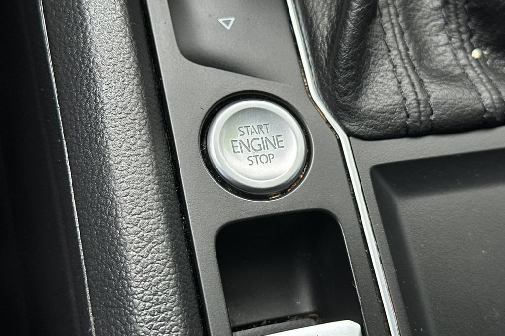 Used 2020 Volkswagen Atlas Cross Sport SE FWD image 25