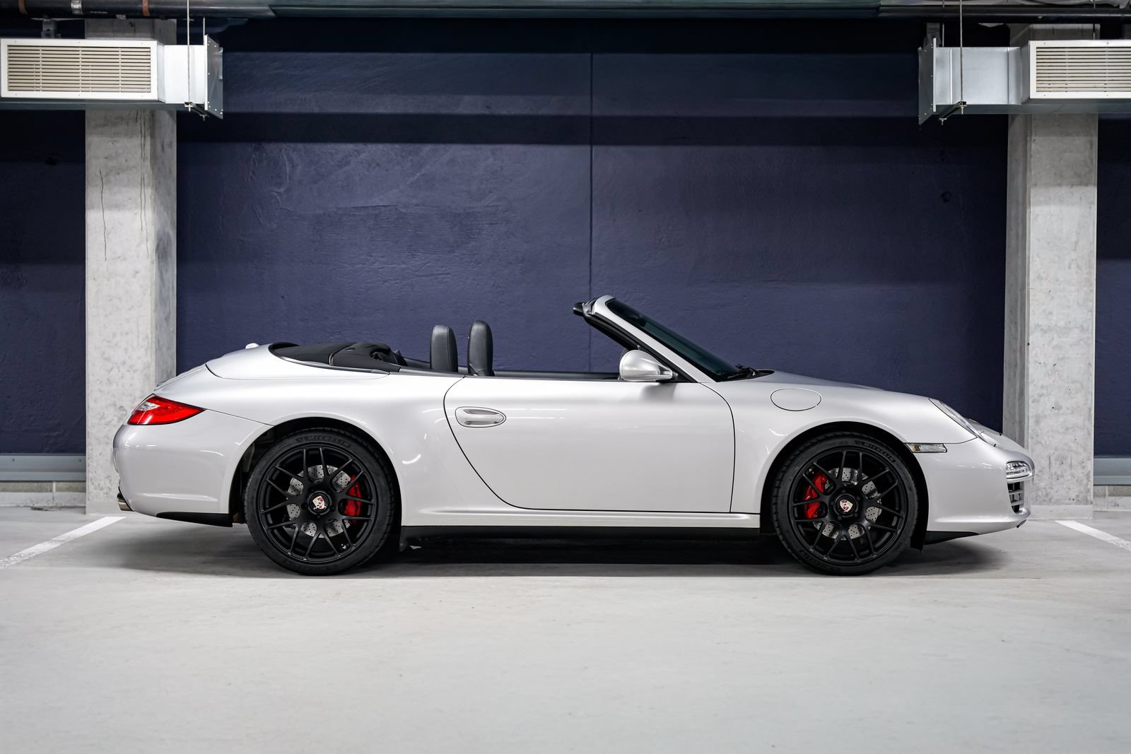 Used 2009 Porsche 911 Carrera 4 AWD/4WD image 2