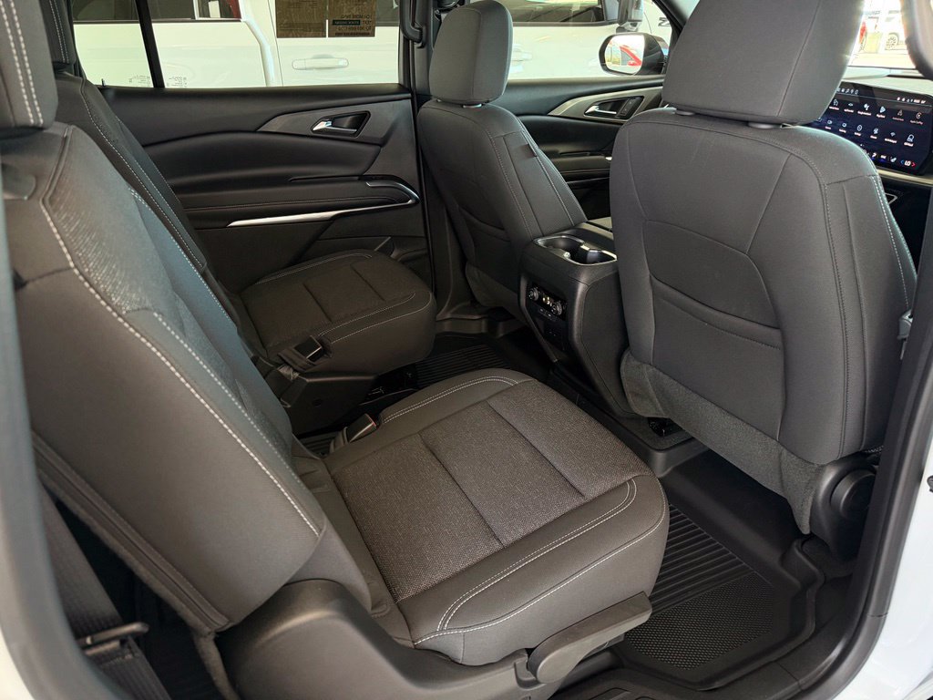 Used 2025 Chevrolet Traverse LT w/ LPO, Floor Liner Package FWD image 21