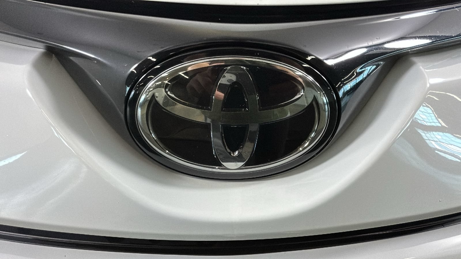 Used 2018 Toyota RAV4 SE w/ Power Extra Value Package AWD/4WD image 10