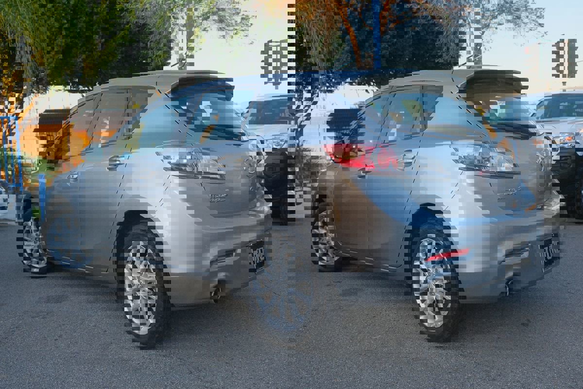 Used 2013 MAZDA MAZDA3 i Touring image 4