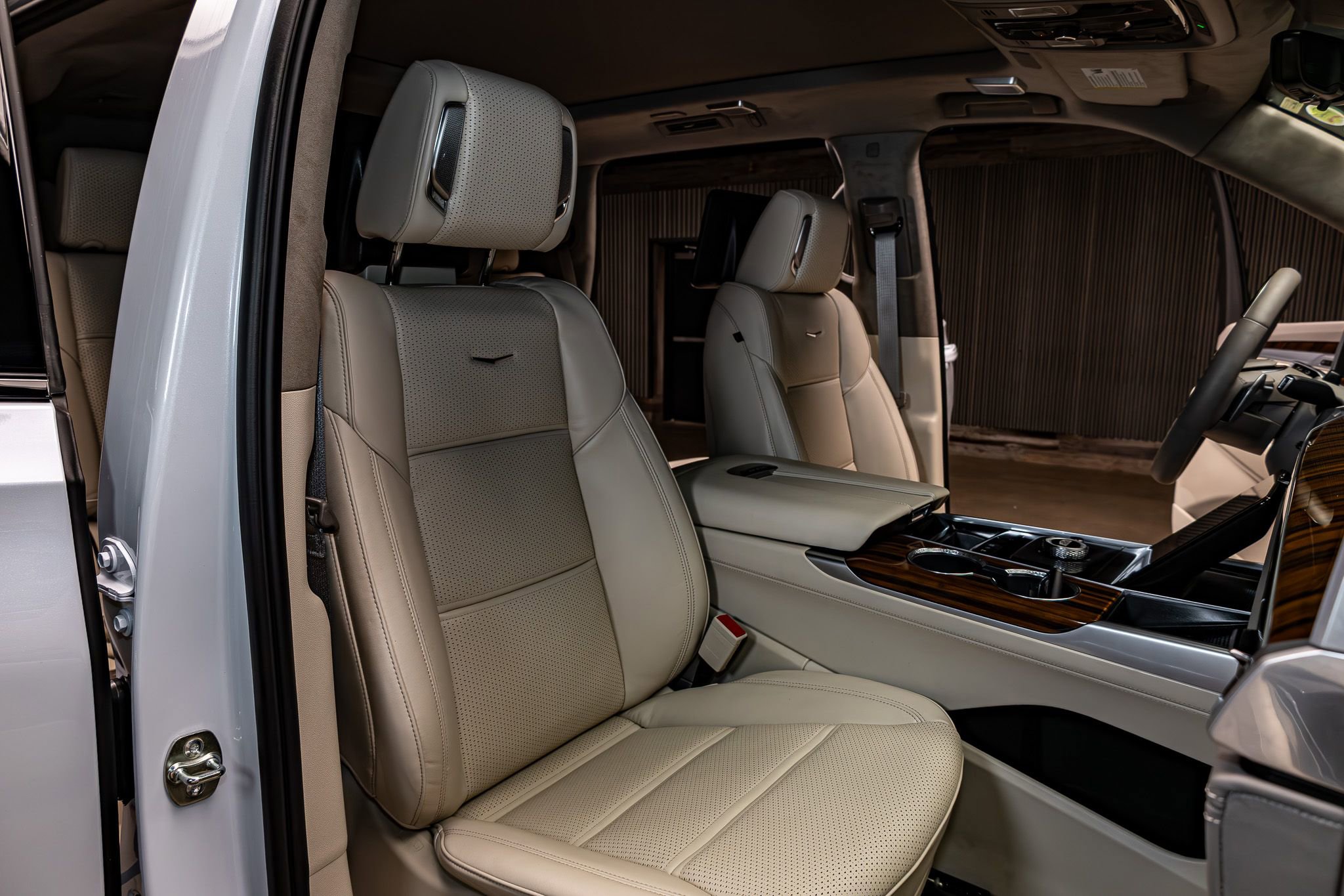 Used 2026 Cadillac Escalade Platinum Sport w/ LPO, ONYX Package image 23