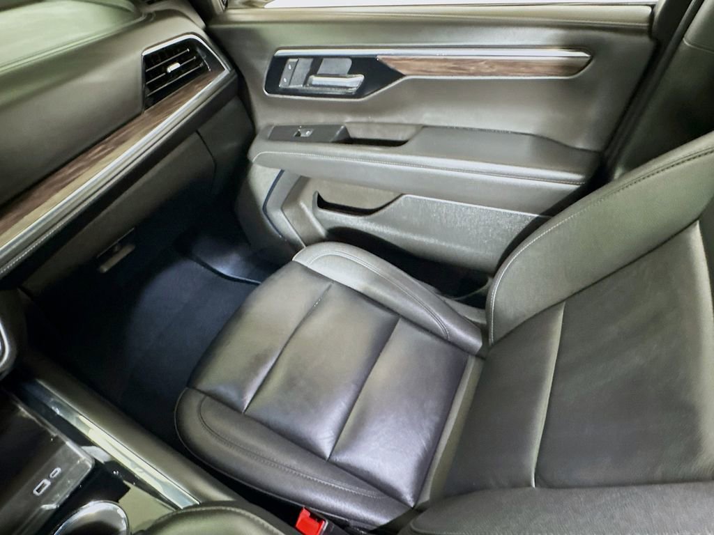 Certified 2025 Chevrolet Suburban Z71 AWD/4WD image 21