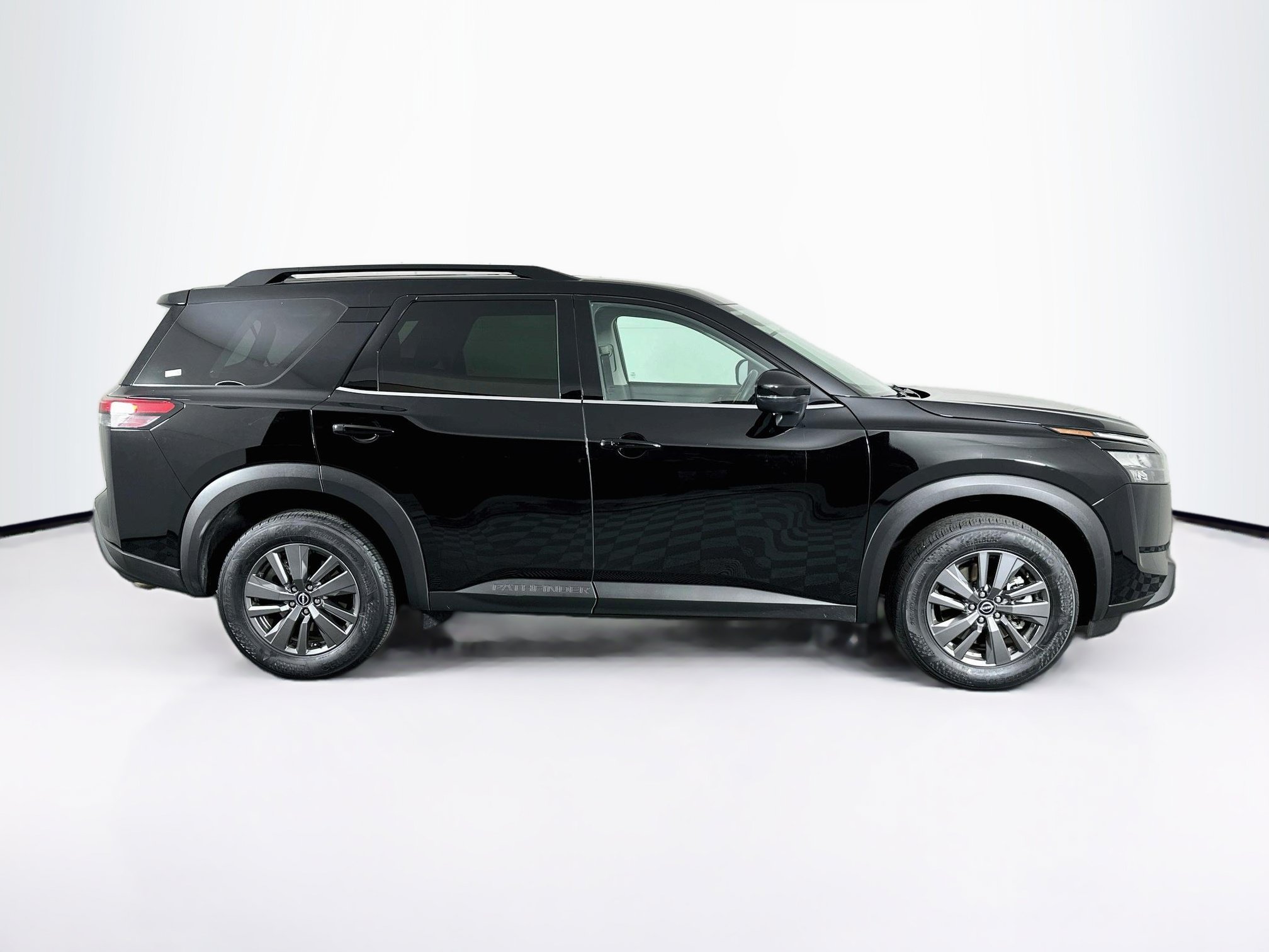 Used 2025 Nissan Pathfinder SV FWD image 10