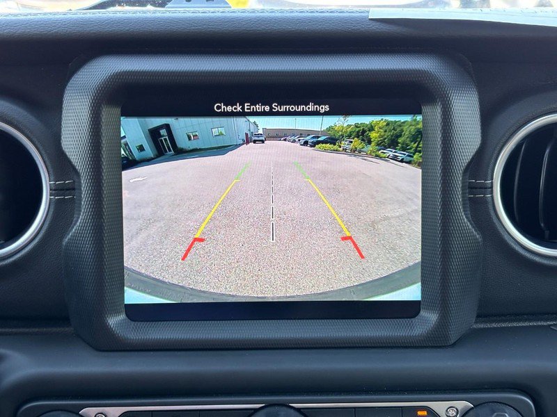 Used 2018 Jeep Wrangler Unlimited Sahara AWD/4WD image 22