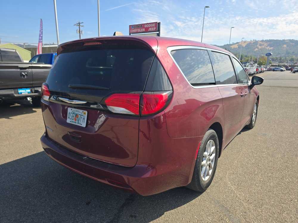 Used 2022 Chrysler Voyager LX FWD image 10