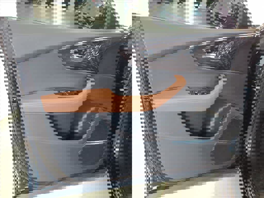 Used 2023 Audi Q8 Premium Plus w/ Premium Plus Package image 10