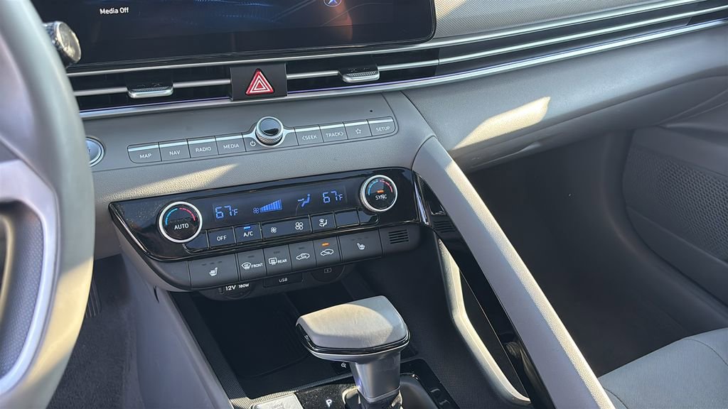 Used 2025 Hyundai Elantra SEL image 20