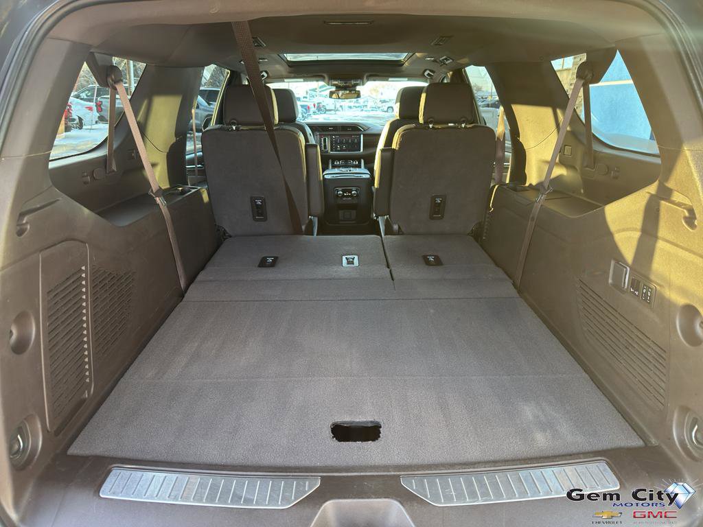 Used 2023 GMC Yukon XL Denali image 9