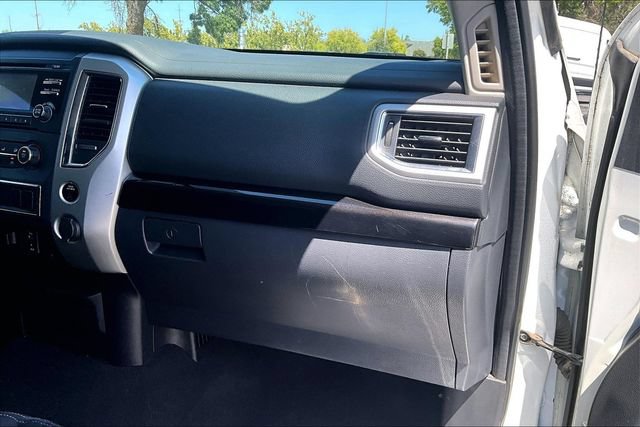 Used 2017 Nissan Titan SV RWD image 15