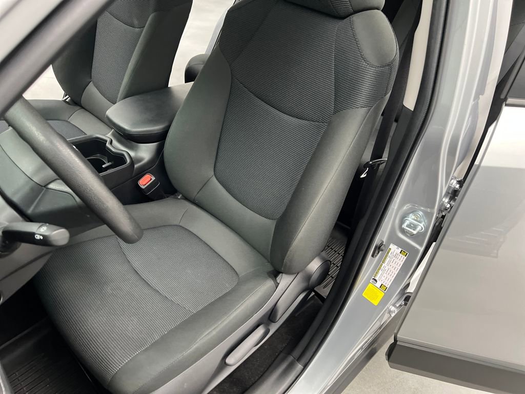 Used 2025 Toyota RAV4 LE image 9