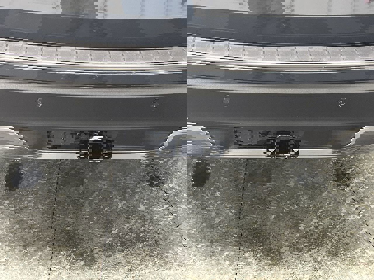 Used 2023 Ford Explorer XLT w/ Equipment Group 202A image 33