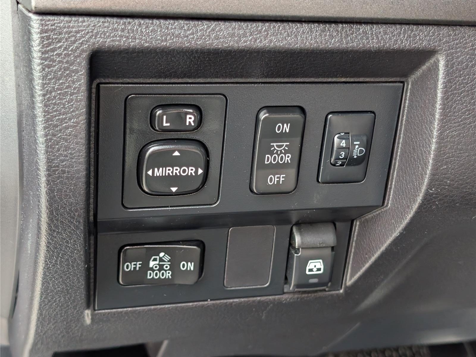 Used 2015 Toyota Tundra SR5 w/ TRD Off Road Package AWD/4WD image 21
