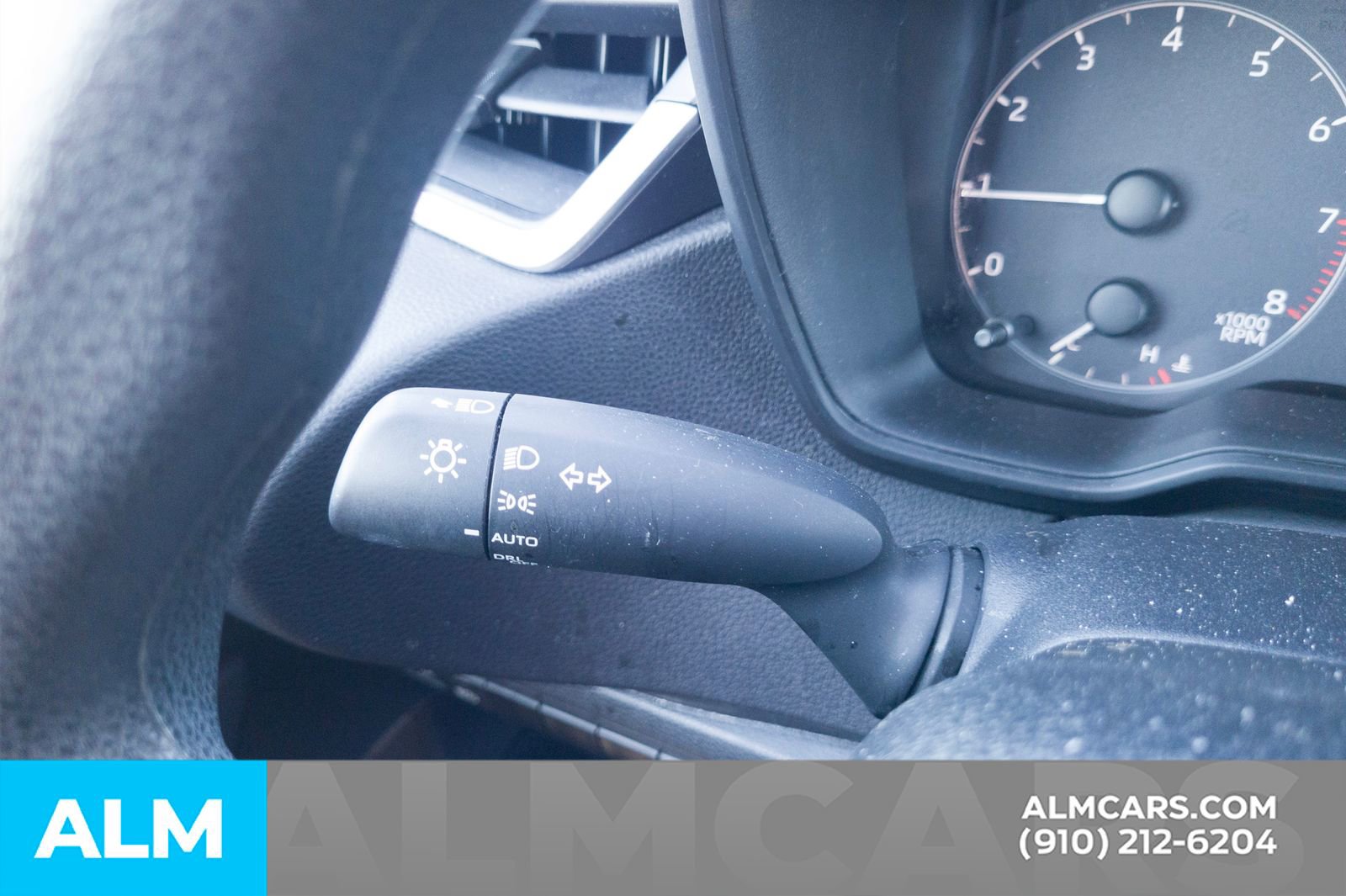 Used 2025 Toyota Corolla LE image 30