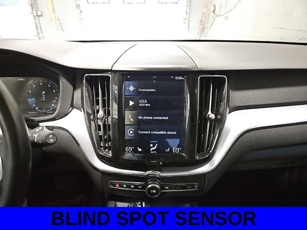 Used 2020 Volvo XC60 T5 Momentum image 9