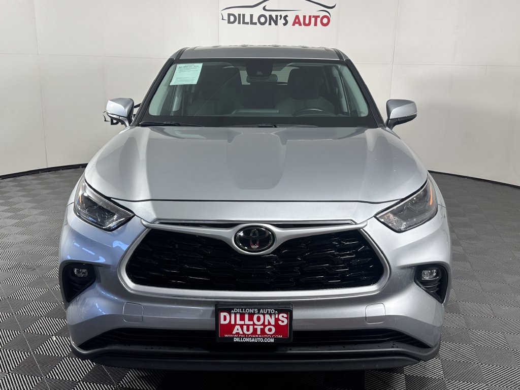 Used 2023 Toyota Highlander LE AWD/4WD image 11