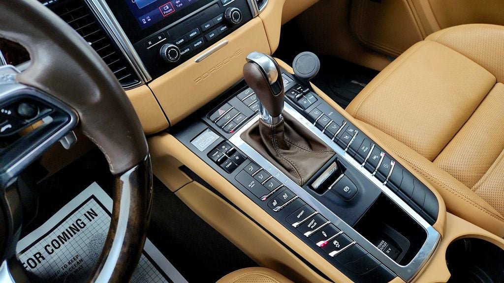 Used 2018 Porsche Macan Turbo image 17