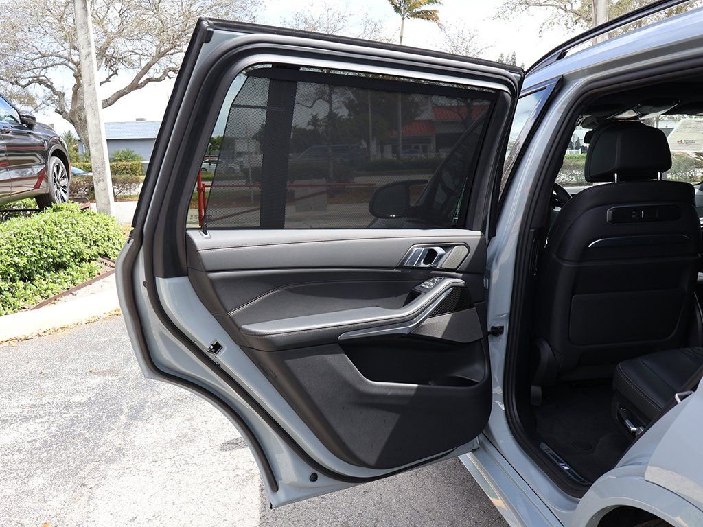 Used 2026 BMW X7 M60i image 29