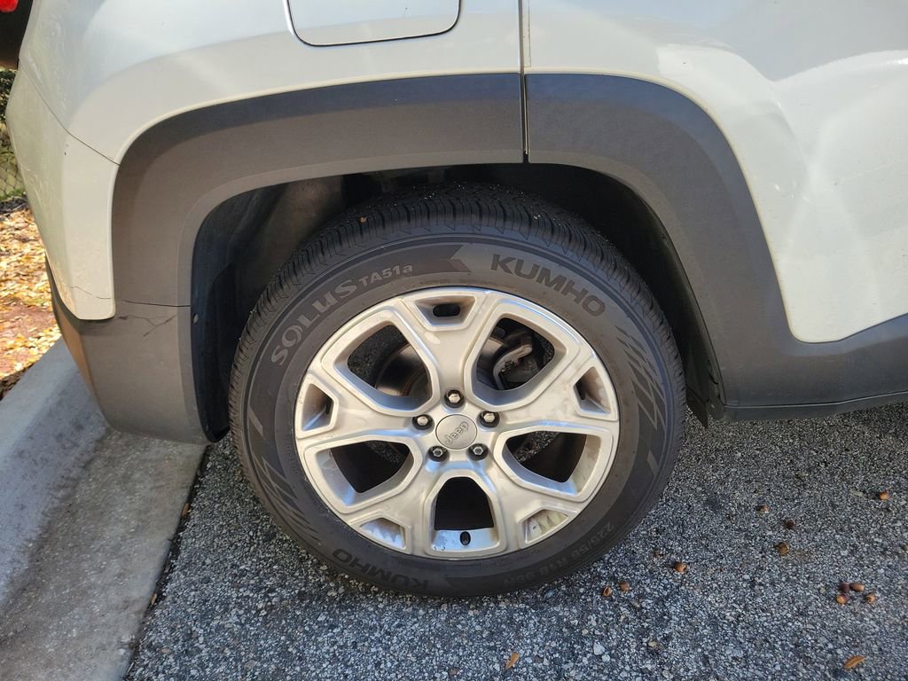 Used 2019 Jeep Renegade Latitude w/ Popular Equipment Group image 14