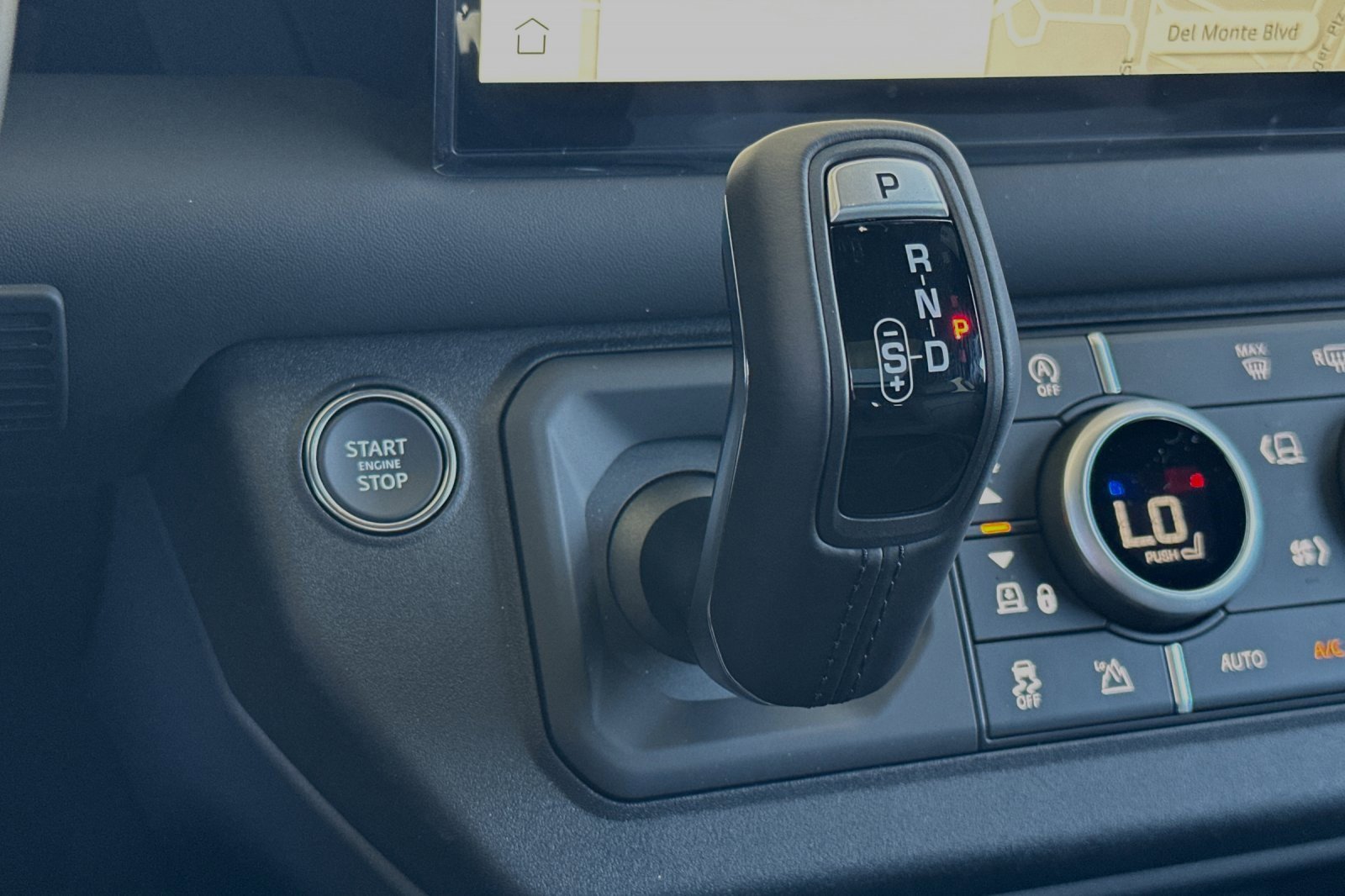 New 2024 Land Rover Defender 130 X-Dynamic SE image 20