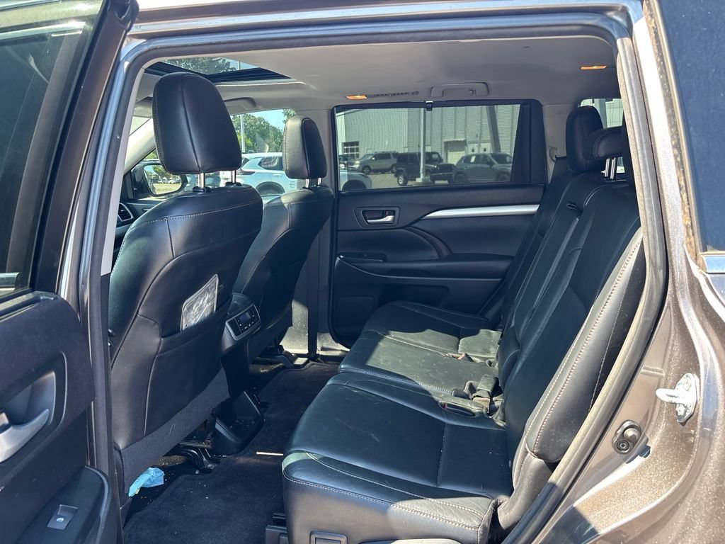 Used 2016 Toyota Highlander XLE AWD/4WD image 7