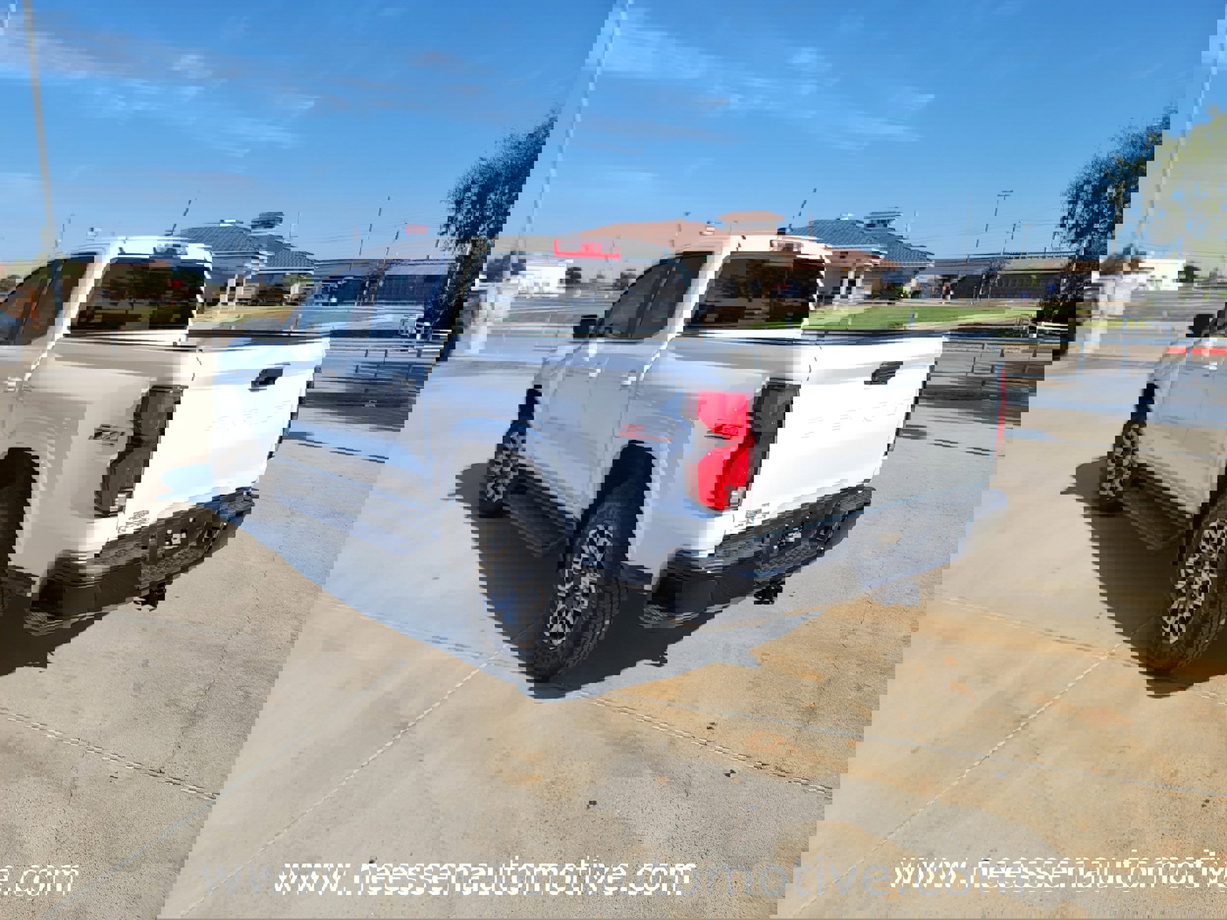 Used 2024 Chevrolet Colorado Z71 w/ Z71 Convenience Package 2 image 5