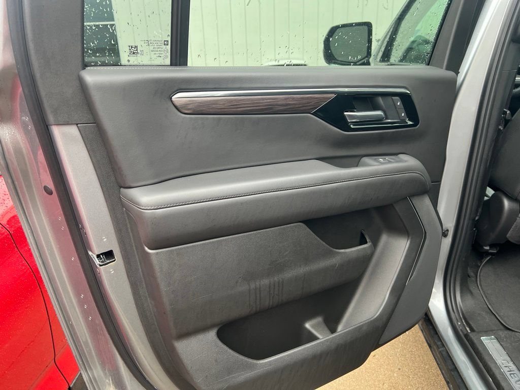 Used 2025 Chevrolet Suburban Z71 AWD/4WD image 10