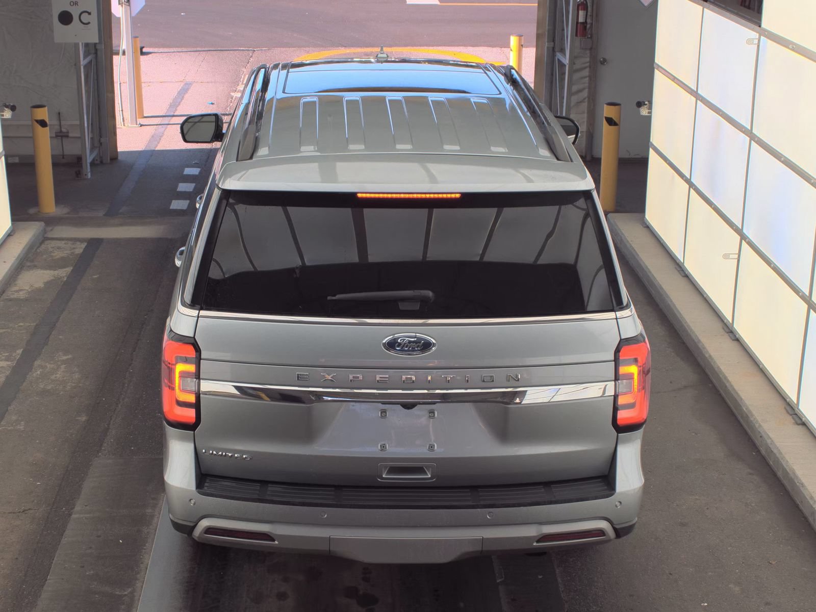 Used 2022 Ford Expedition Limited AWD/4WD image 6