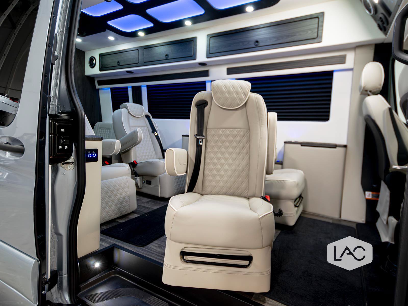 Used 2025 Mercedes-Benz Sprinter 3500 image 3