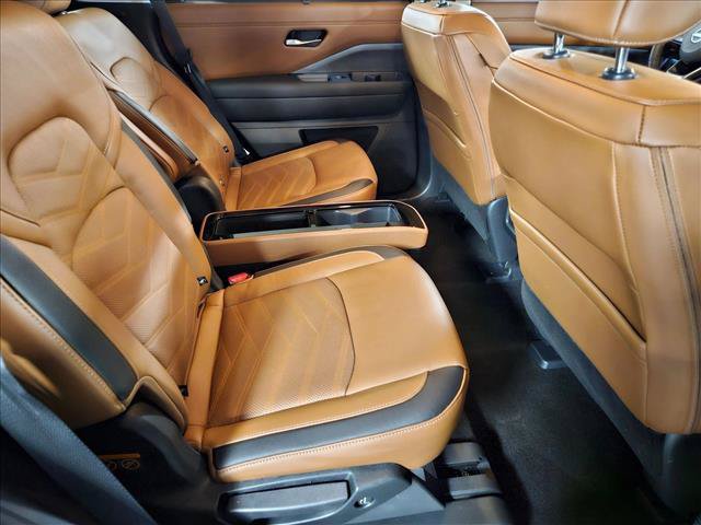 Used 2025 Nissan Pathfinder Platinum AWD/4WD image 19