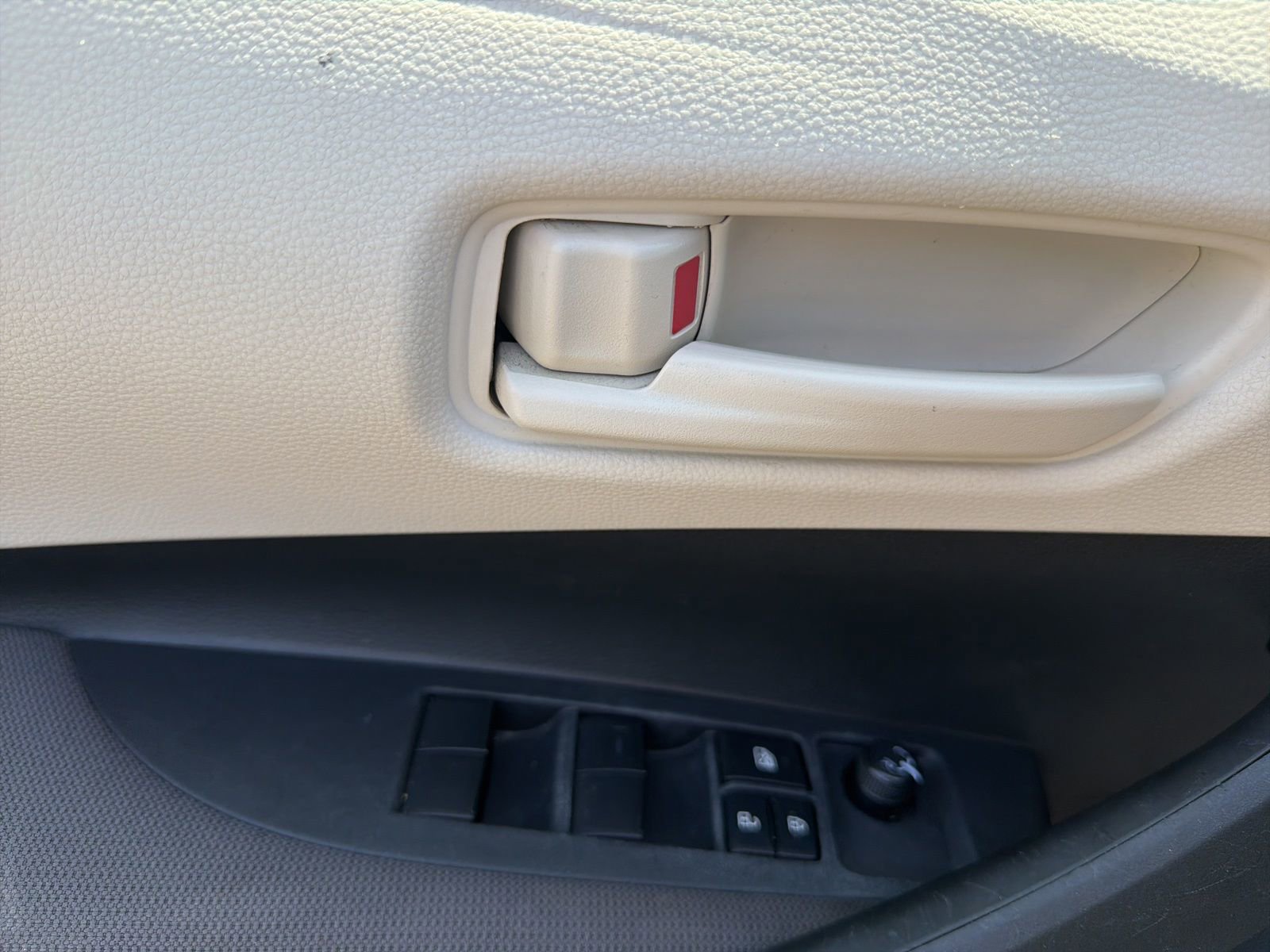 Used 2023 Toyota Corolla LE image 21