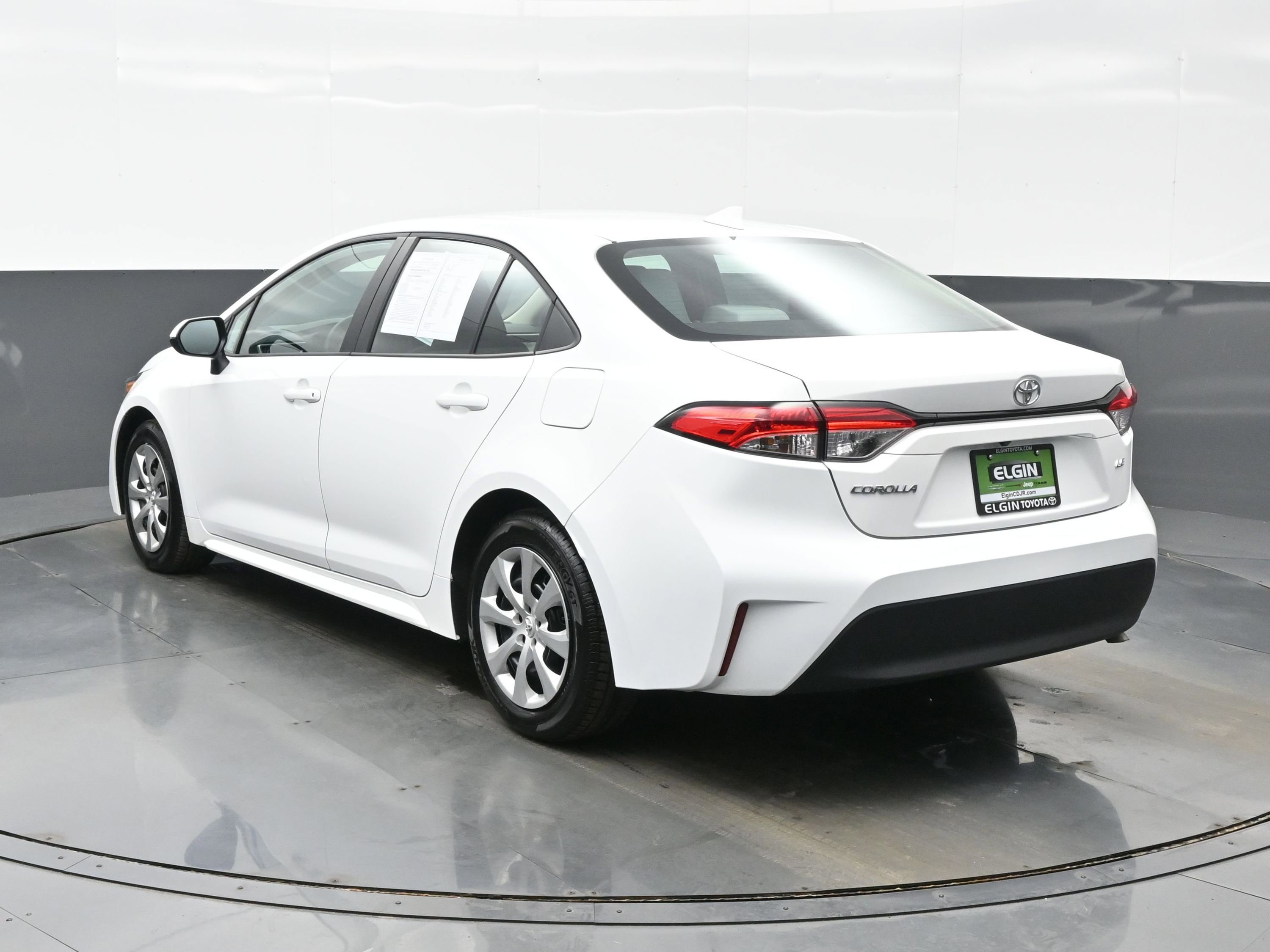 Used 2025 Toyota Corolla LE image 4