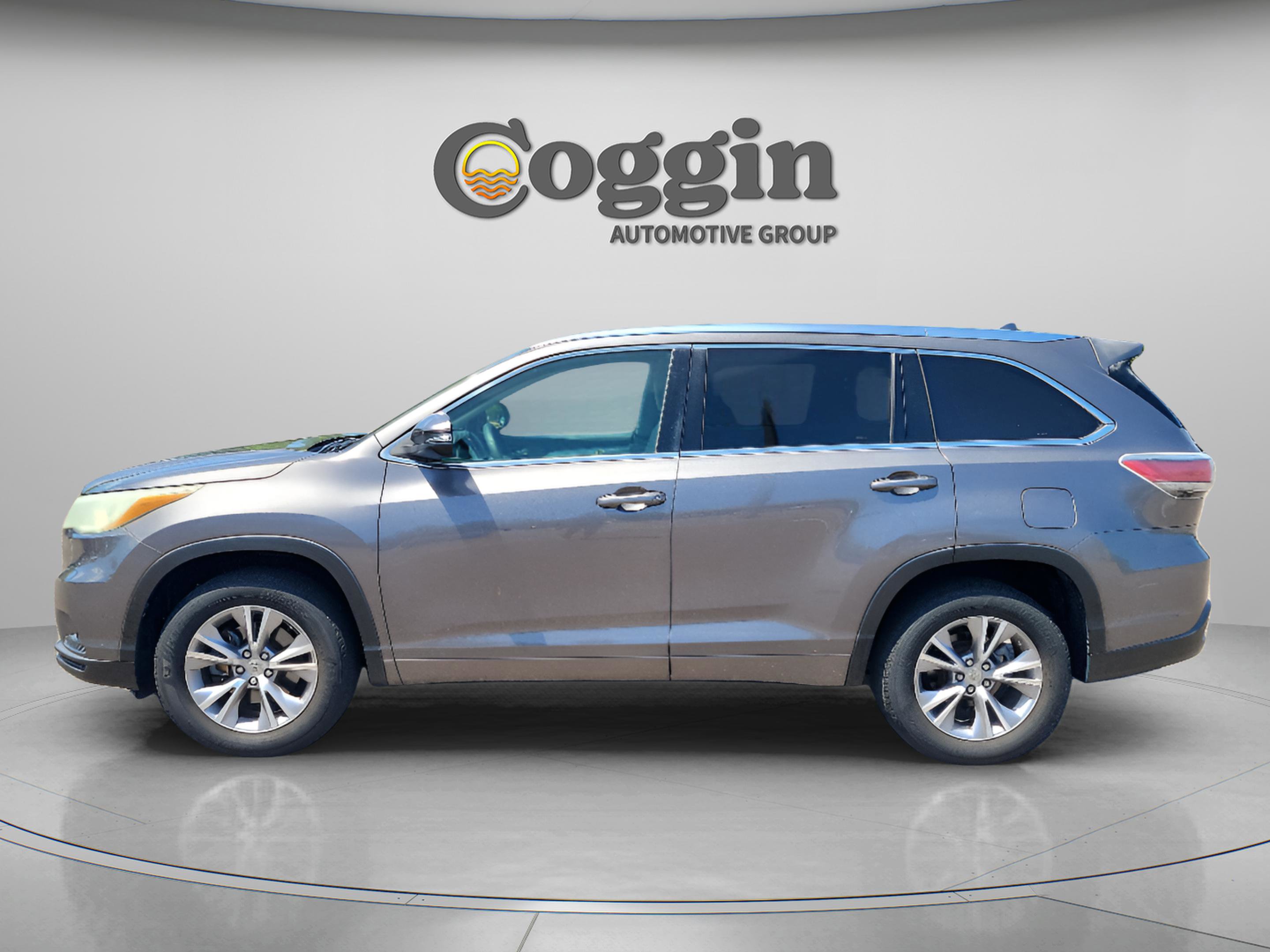 Used 2015 Toyota Highlander XLE image 2