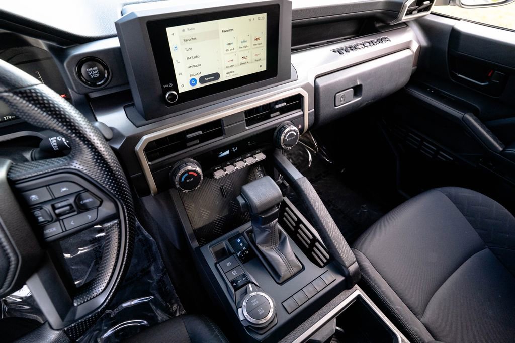 Used 2025 Toyota Tacoma SR5 AWD/4WD image 21
