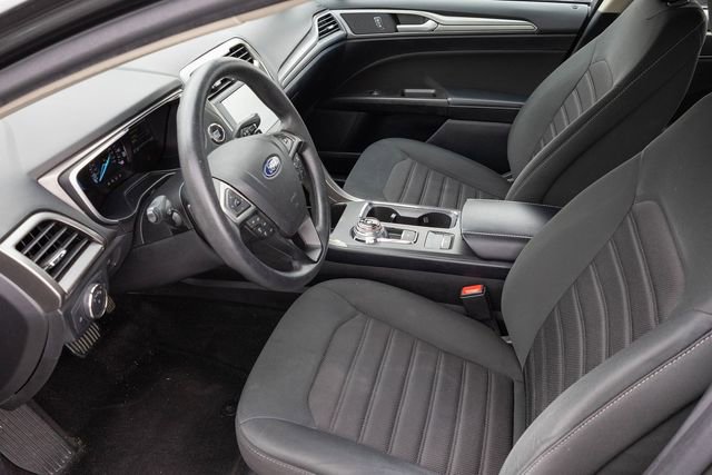 Used 2019 Ford Fusion SE image 2