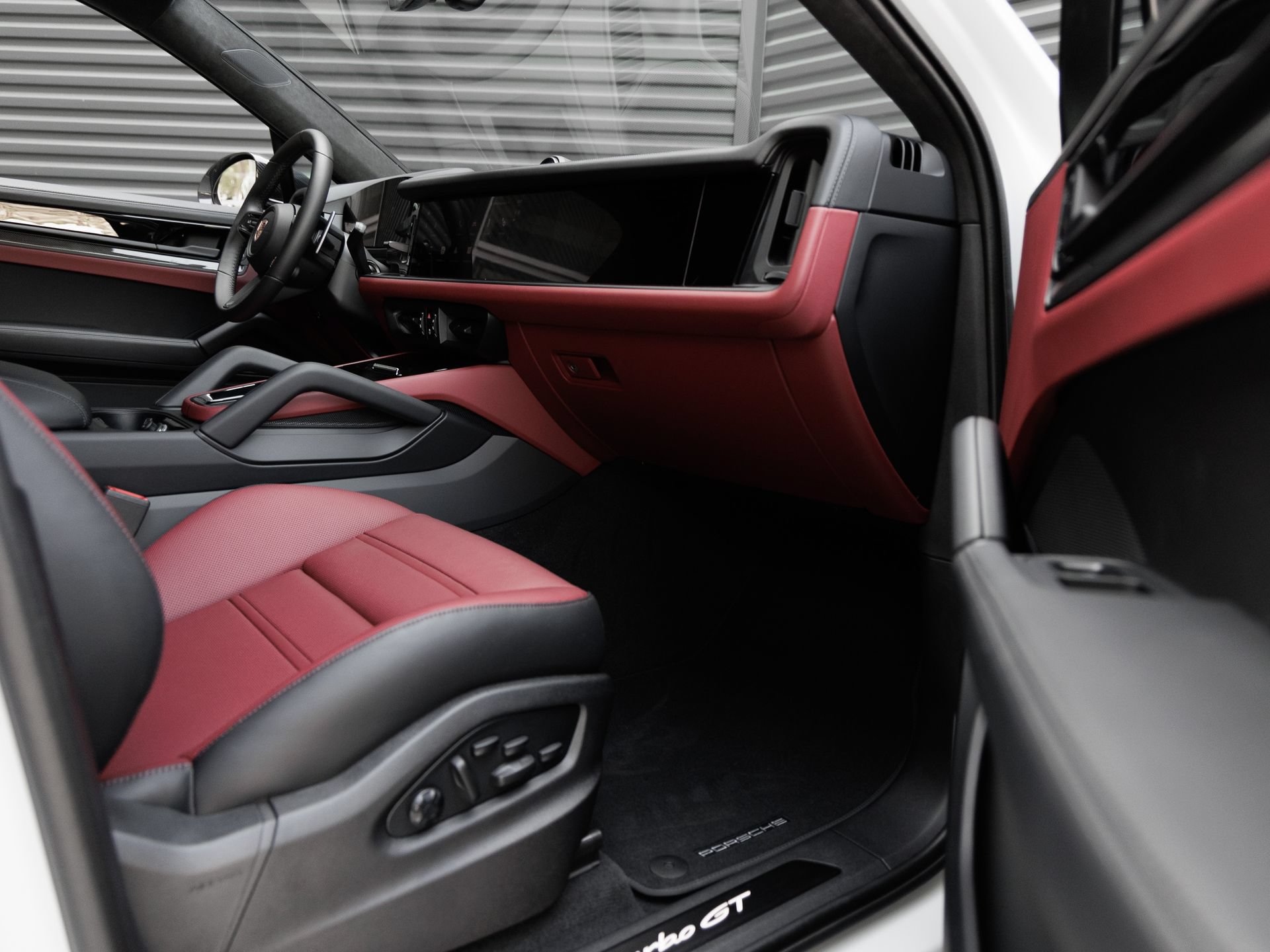 New 2026 Porsche Cayenne Turbo GT AWD/4WD image 40