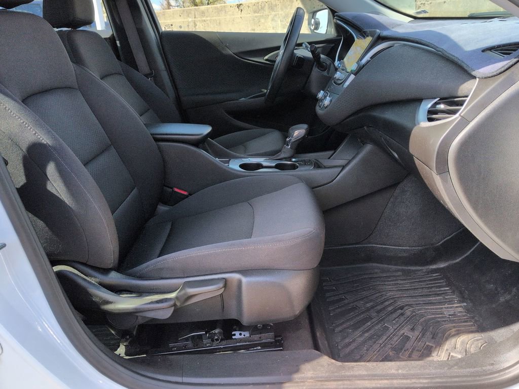Used 2024 Chevrolet Malibu RS FWD image 24