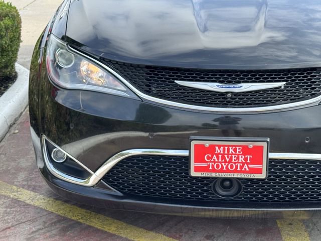 Used 2020 Chrysler Pacifica Touring-L Plus w/ Tire & Wheel Group FWD image 5