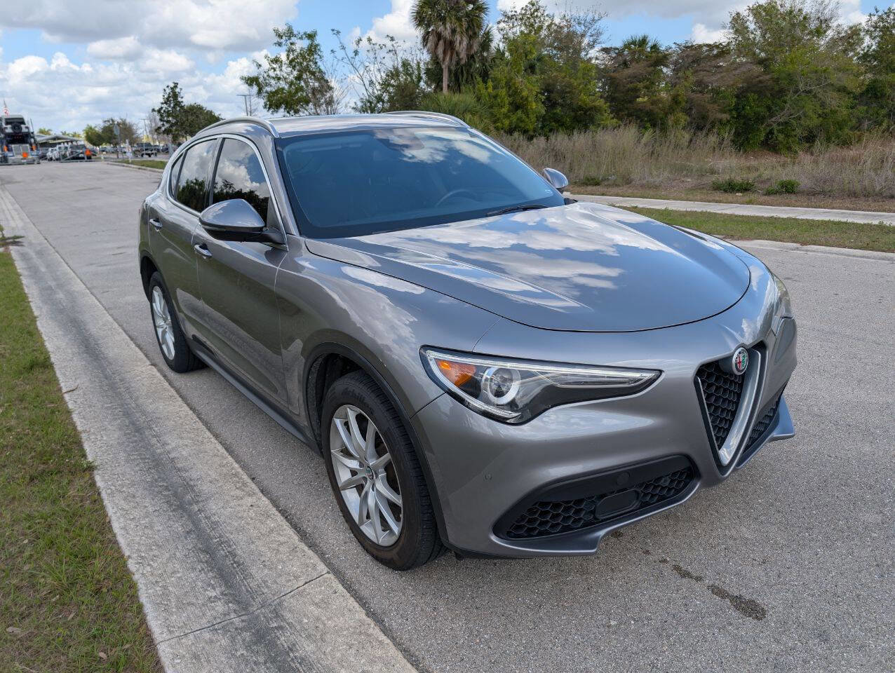 Used 2018 Alfa Romeo Stelvio Ti image 4