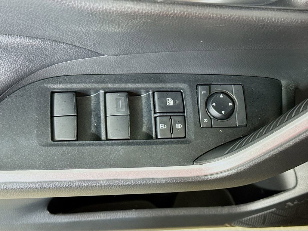 Certified 2021 Toyota RAV4 XLE w/ Convenience Package FWD image 16