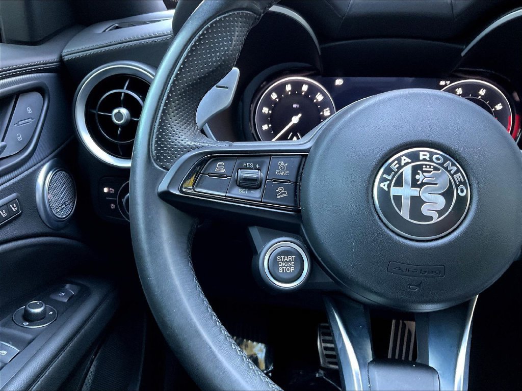 Used 2024 Alfa Romeo Stelvio Veloce AWD/4WD image 9