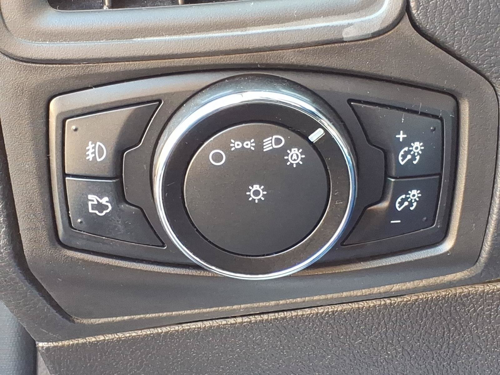 Used 2014 Ford Focus SE w/ Equipment Group 201A FWD image 16