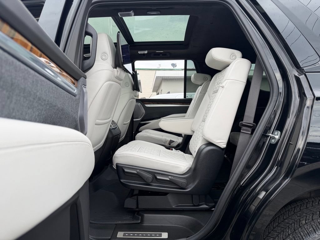 Used 2025 Cadillac Escalade Sport Platinum w/ LPO, ONYX Package AWD/4WD image 19