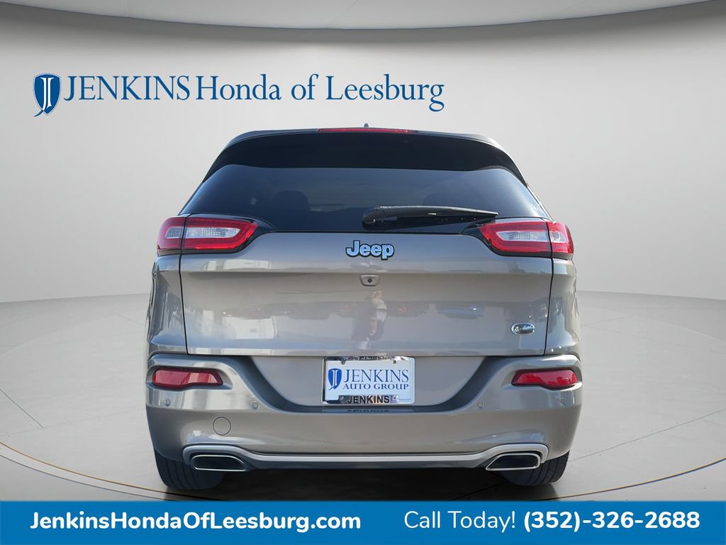 Used 2017 Jeep Cherokee Overland w/ Technology Group FWD image 4