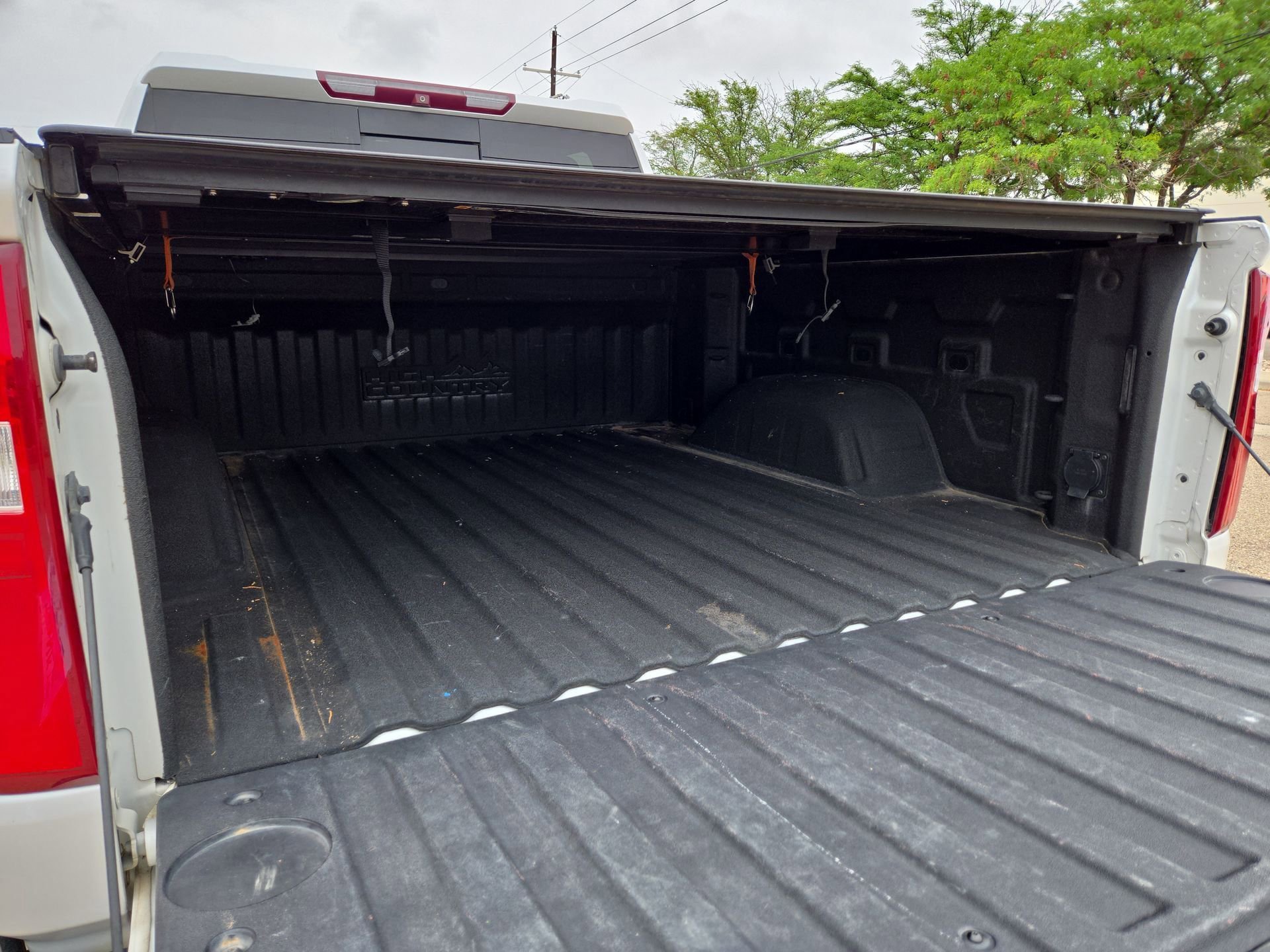 Used 2019 Chevrolet Silverado 1500 High Country w/ Technology Package AWD/4WD image 12