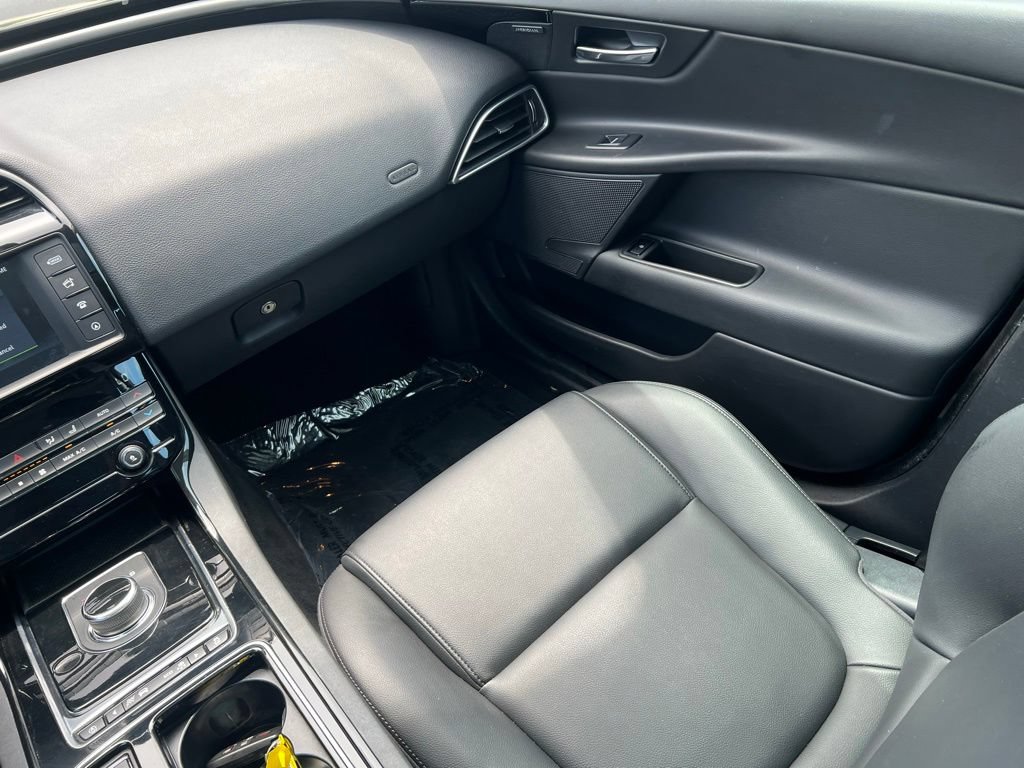 Used 2018 Jaguar XE Premium AWD/4WD image 24