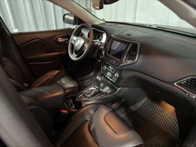 Used 2022 Jeep Cherokee Trailhawk w/ Premium Leather Package image 17