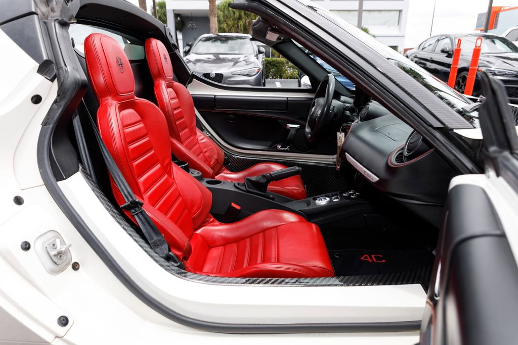 Used 2016 Alfa Romeo 4C Spider w/ Convenience Group - Spider RWD image 10