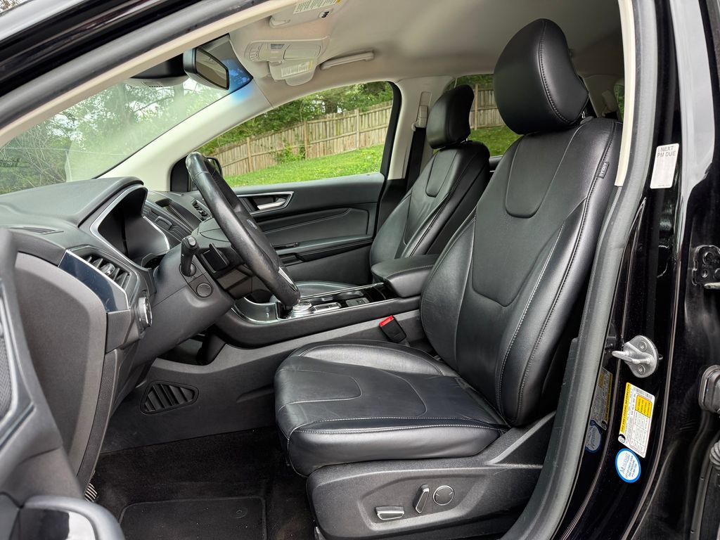 Used 2019 Ford Edge Titanium AWD/4WD image 12
