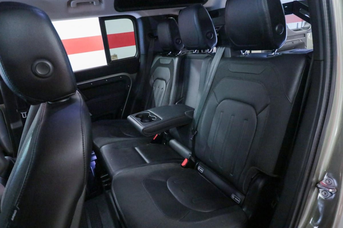 Used 2020 Land Rover Defender 110 SE image 13